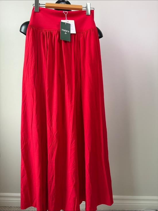 HALARA Dresses & Skirts - HALARA Breezeful red skirt